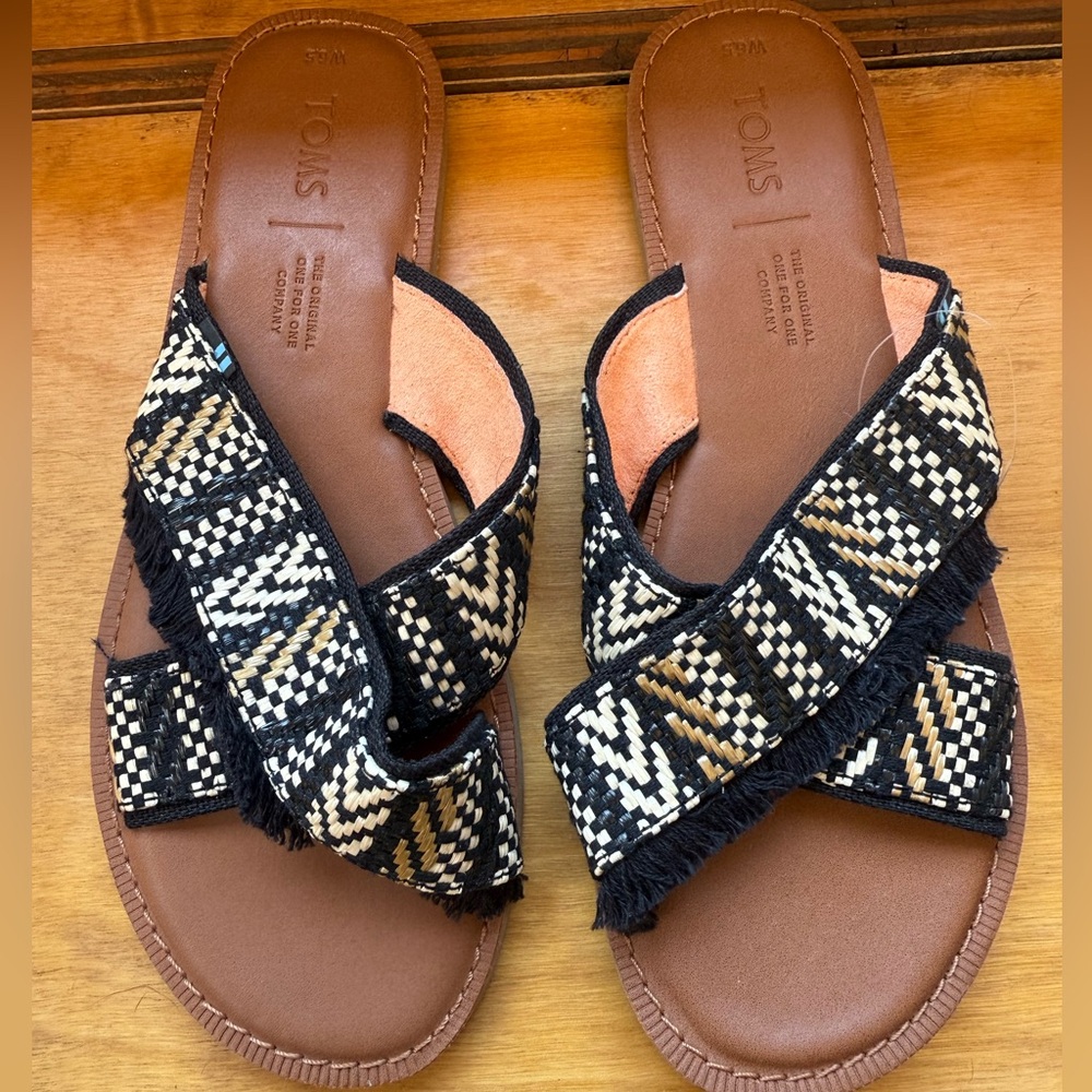 TOMS Women's Black and Brown Patterned Sandals